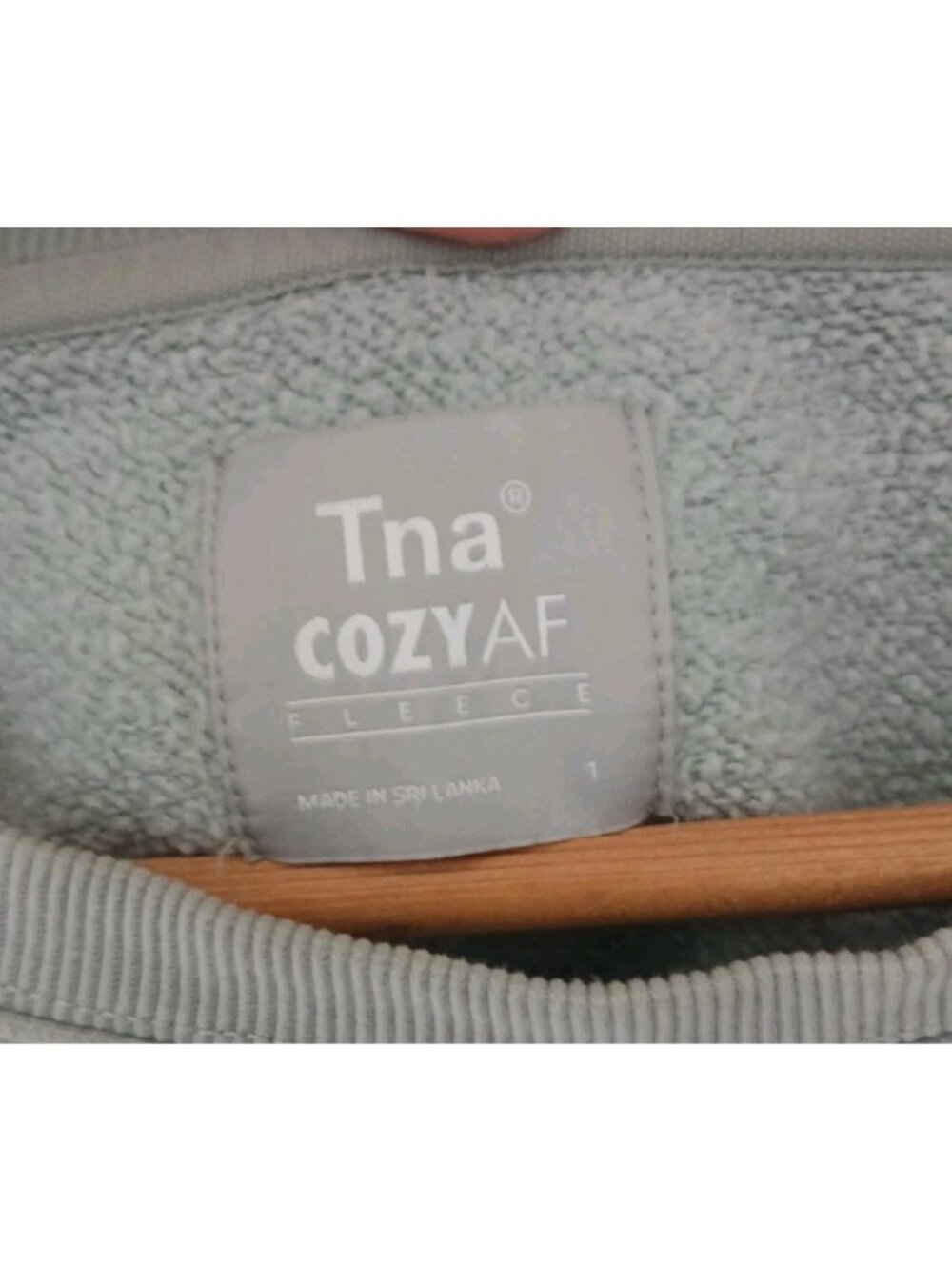 Aritzia Tna Cozy AF Fleece Cropped Raw Hem Sweatshirt - Picture 4 of 9